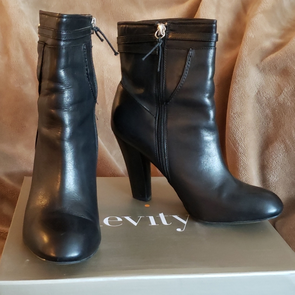 Boots - Picture 2 of 4